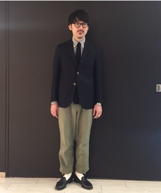 Какие брюки чинос носить с черным пиджаком