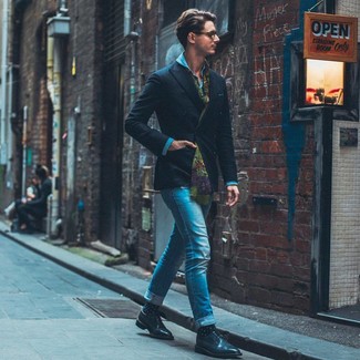 Какие джинсовые рубашки носить с черным пиджаком мужчине