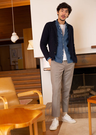 Какие джинсовые рубашки носить с черным пиджаком мужчине