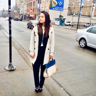 Какие классические брюки носить с черным пиджаком женщине