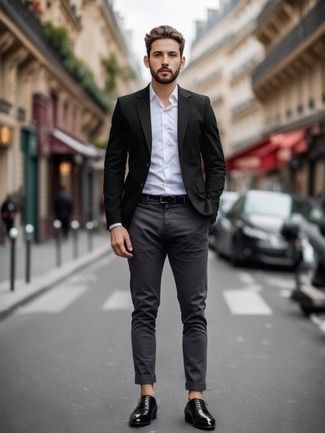 Какие классические брюки носить с черным пиджаком мужчине