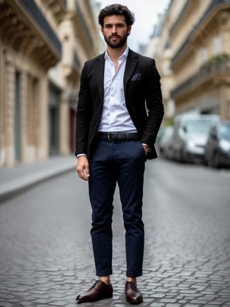Какие классические брюки носить с черным пиджаком мужчине
