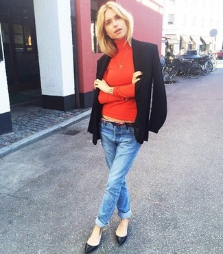 Какие джинсы носить с черным пиджаком женщине