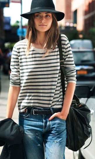 Как носить черный пиджак с темно-синими джинсами-бойфрендами