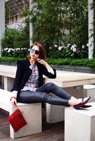 Какие узкие брюки носить с черным пиджаком