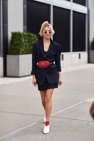 Какие платья-майки носить с черным пиджаком