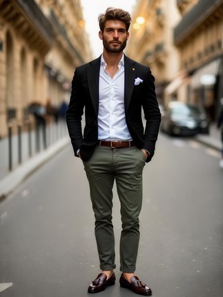 Какие лоферы с кисточками носить с черным пиджаком