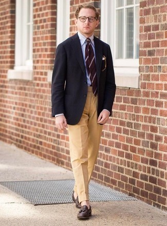 Какие лоферы с кисточками носить с черным пиджаком