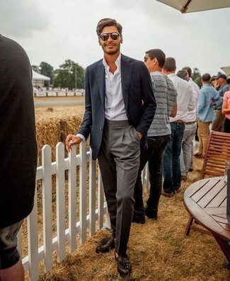 Какие лоферы с кисточками носить с черным пиджаком