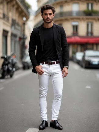 Как носить черный пиджак с белыми джинсами мужчине