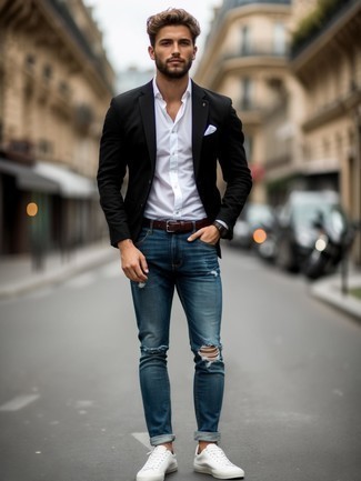Как носить черный пиджак с белыми низкими кедами мужчине