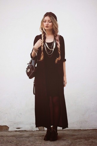 С чем носить черное облегающее платье