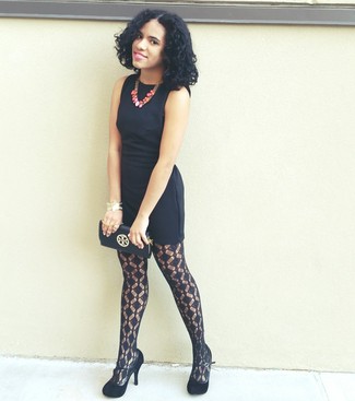 С чем носить черное облегающее платье