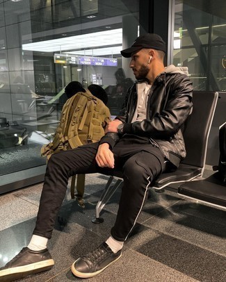 Как носить черный бомбер с черными брюками карго