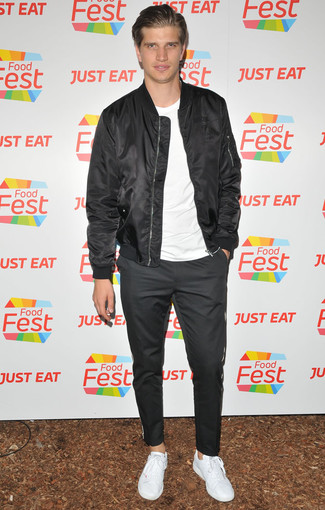 Как носить черный бомбер с черными брюками чинос