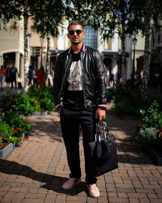 Как носить черный бомбер с черными брюками чинос