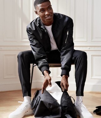 Как носить черный бомбер с черными брюками чинос