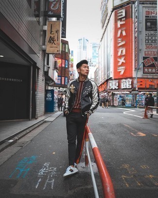 Как носить черный бомбер с черными брюками чинос