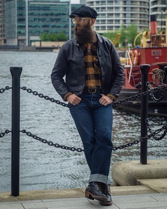 Как носить черный бомбер с черными кожаными повседневными ботинками мужчине