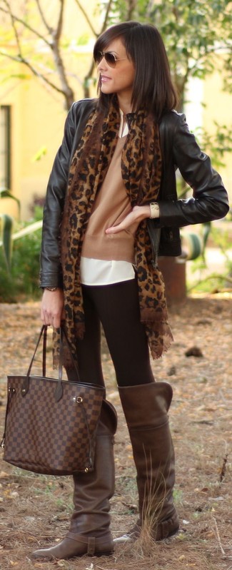 Как носить черный бомбер с черными леггинсами