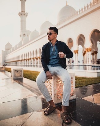 Как носить черный бомбер с темно-серыми брюками чинос