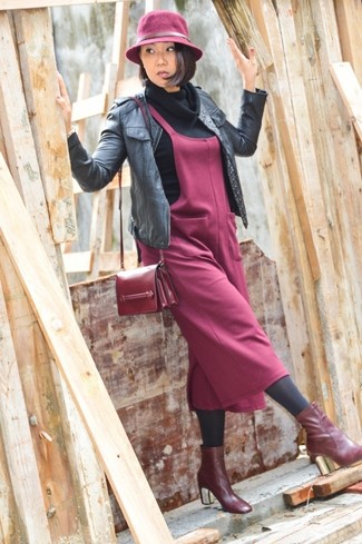 Какие свитера с хомутом носить с черным бомбером женщине