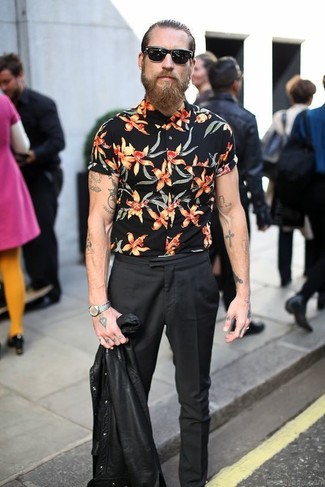 Какие классические брюки носить с черным бомбером мужчине