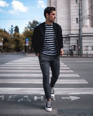 Как носить черный бомбер с серыми брюками чинос