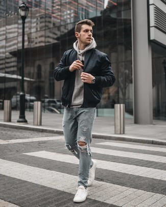 Как носить черный бомбер с серым худи мужчине