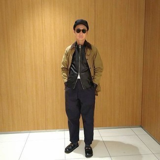 С чем носить черный бомбер мужчине