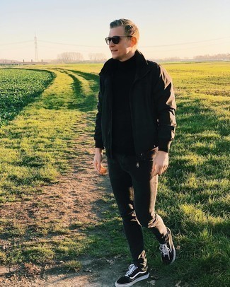 С чем носить черный бомбер мужчине