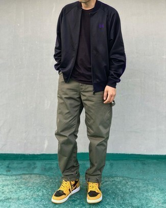 С чем носить черный бомбер мужчине