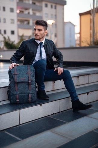 Как носить черный бомбер с темно-синими брюками чинос