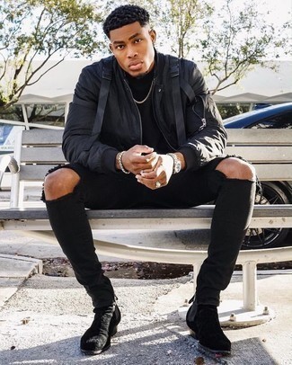 Какие зауженные джинсы носить с черным бомбером мужчине