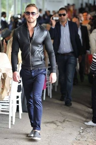 Какие слипоны носить с черным бомбером мужчине