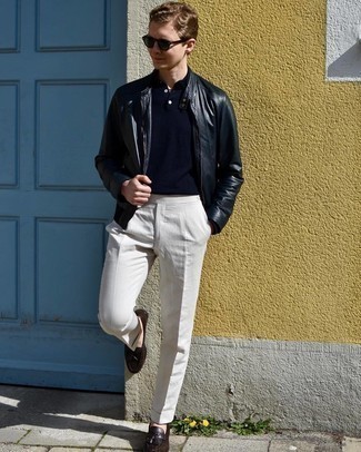 Какие лоферы с кисточками носить с черным бомбером