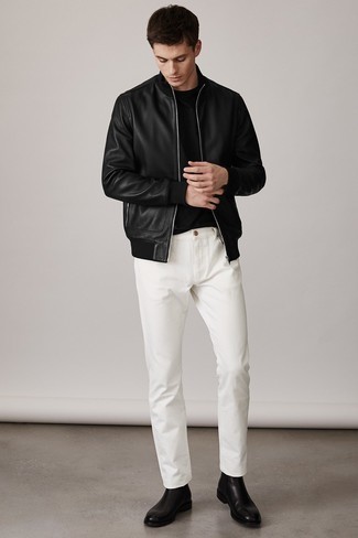 Как носить черный бомбер с белыми джинсами мужчине