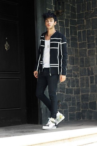 Как носить черный бомбер с белой майкой мужчине