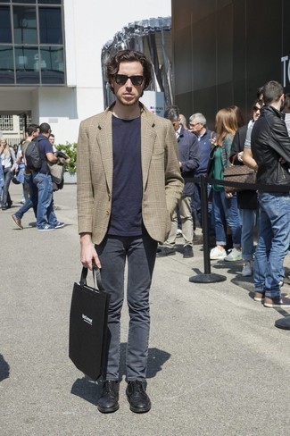 С чем носить черные ботинки броги