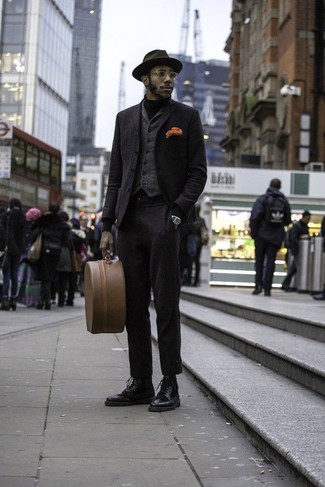 Какие водолазки носить с черными ботинками броги