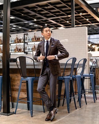 Какие классические брюки носить с черными брогами