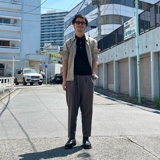 Какие футболки-поло носить с черными брогами