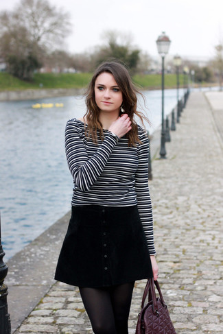 С чем носить черную юбку на пуговицах