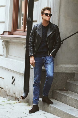 Какие косухи носить с черным вязаным свитером мужчине