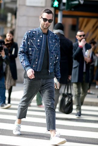 Какие бомберы носить с черным вязаным свитером мужчине