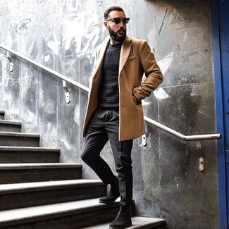 Какие длинные пальто носить с черным вязаным свитером