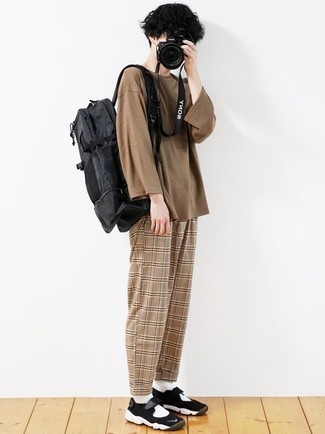 С чем носить черный рюкзак из плотной ткани мужчине