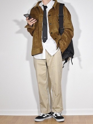 С чем носить черный рюкзак из плотной ткани мужчине