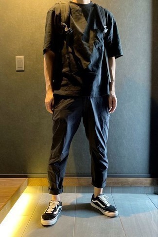 С чем носить черный рюкзак из плотной ткани мужчине