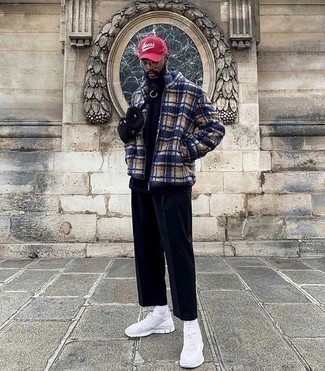 С чем носить черную поясную сумку из плотной ткани мужчине